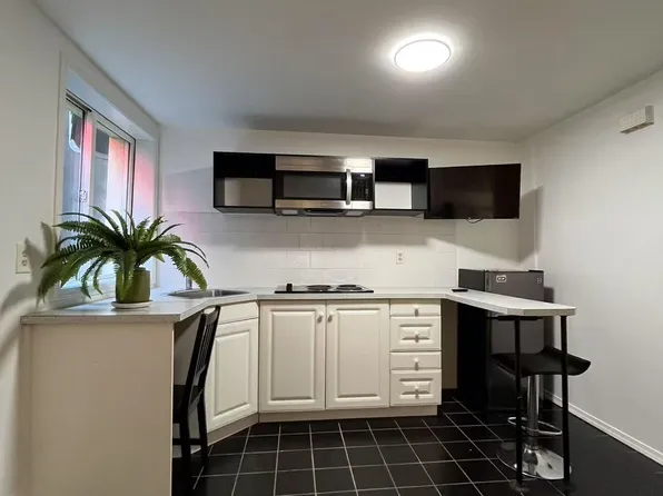 1517 Comox St #5, Vancouver, BC V6G 1P3