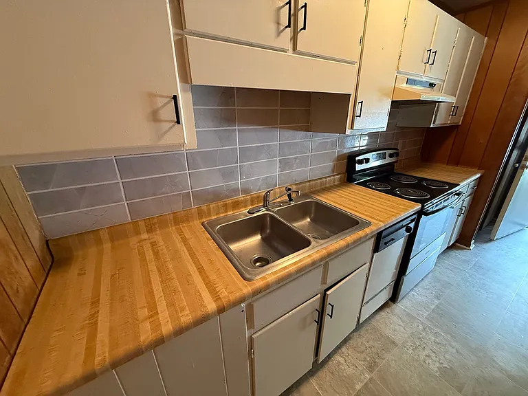 586 Franklin St — Photo 24