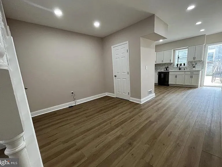 2317 E Fayette St — Photo 5