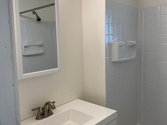 5th image of 111 Whitesboro St #1