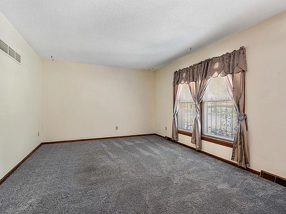 5th image of 7011 E 129th St