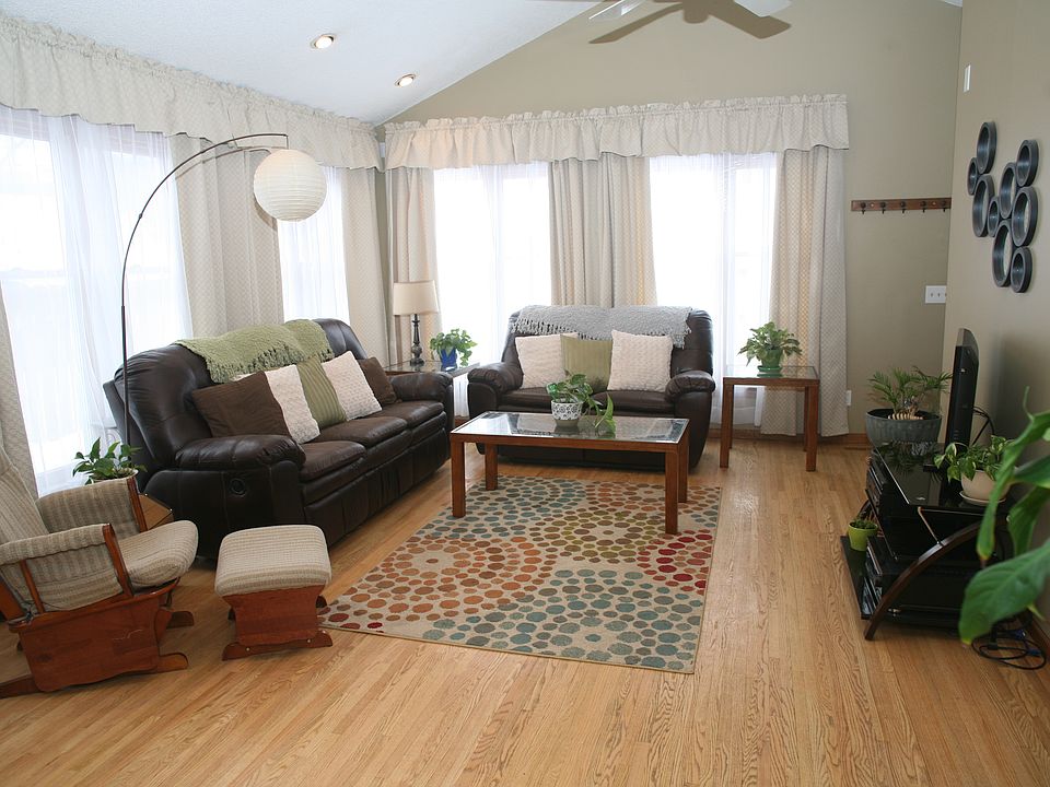Family Room Picture #1