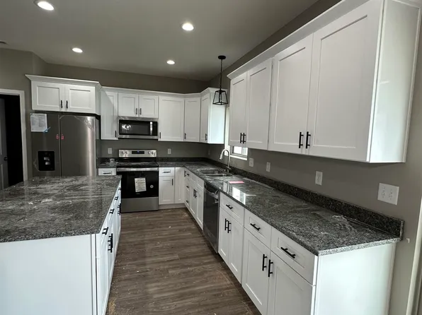 5024 W Hillsboro Dr, Lincoln, NE 68528