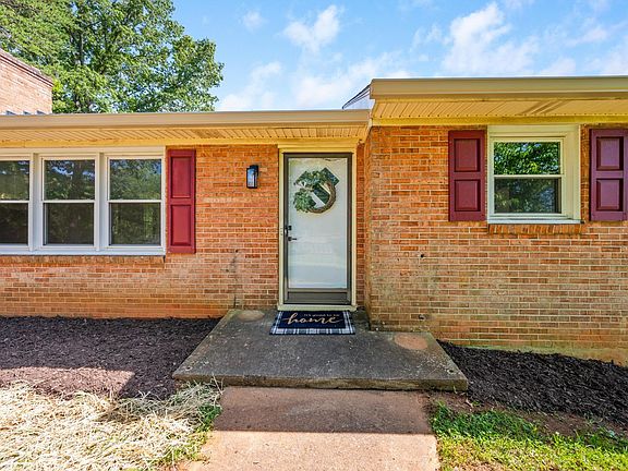 3rd image of 204 Hilltop Dr