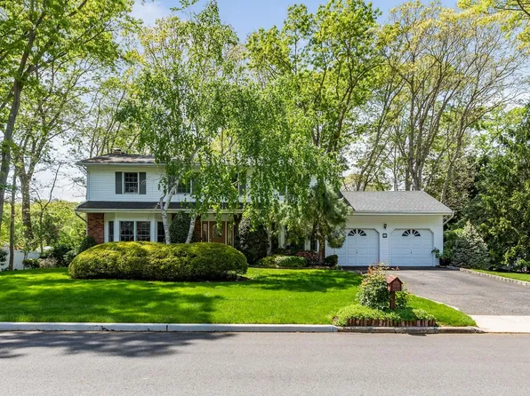 18 Stuyvesant Circle E, East Setauket, NY 11733