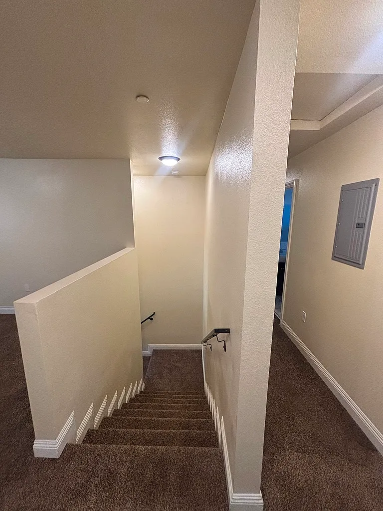 5 bed, 1893 sqft, $3,950 — Photo 4