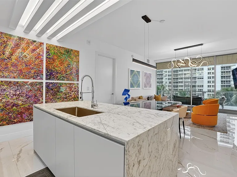 5775 Collins Ave #405 — Photo 7