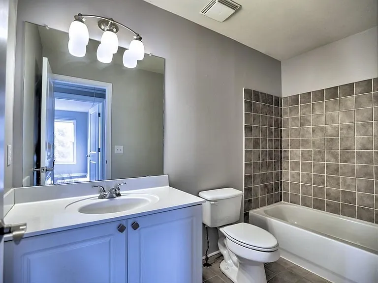 975 Odessa Dr NW — Photo 33