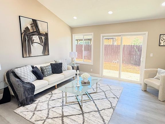 4th image of 5886 Southwind Dr
