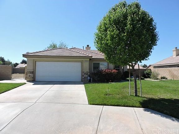 2nd image of 552 Koufax Dr