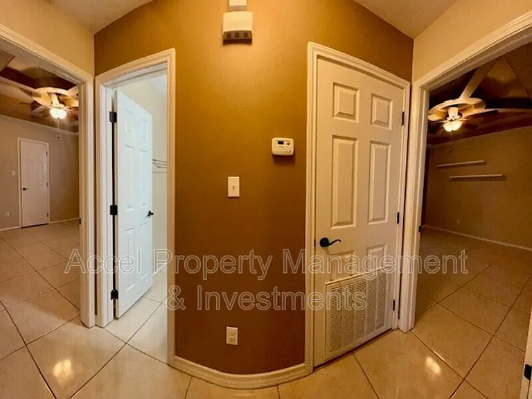 312 Kika De La Garza St — Photo 10