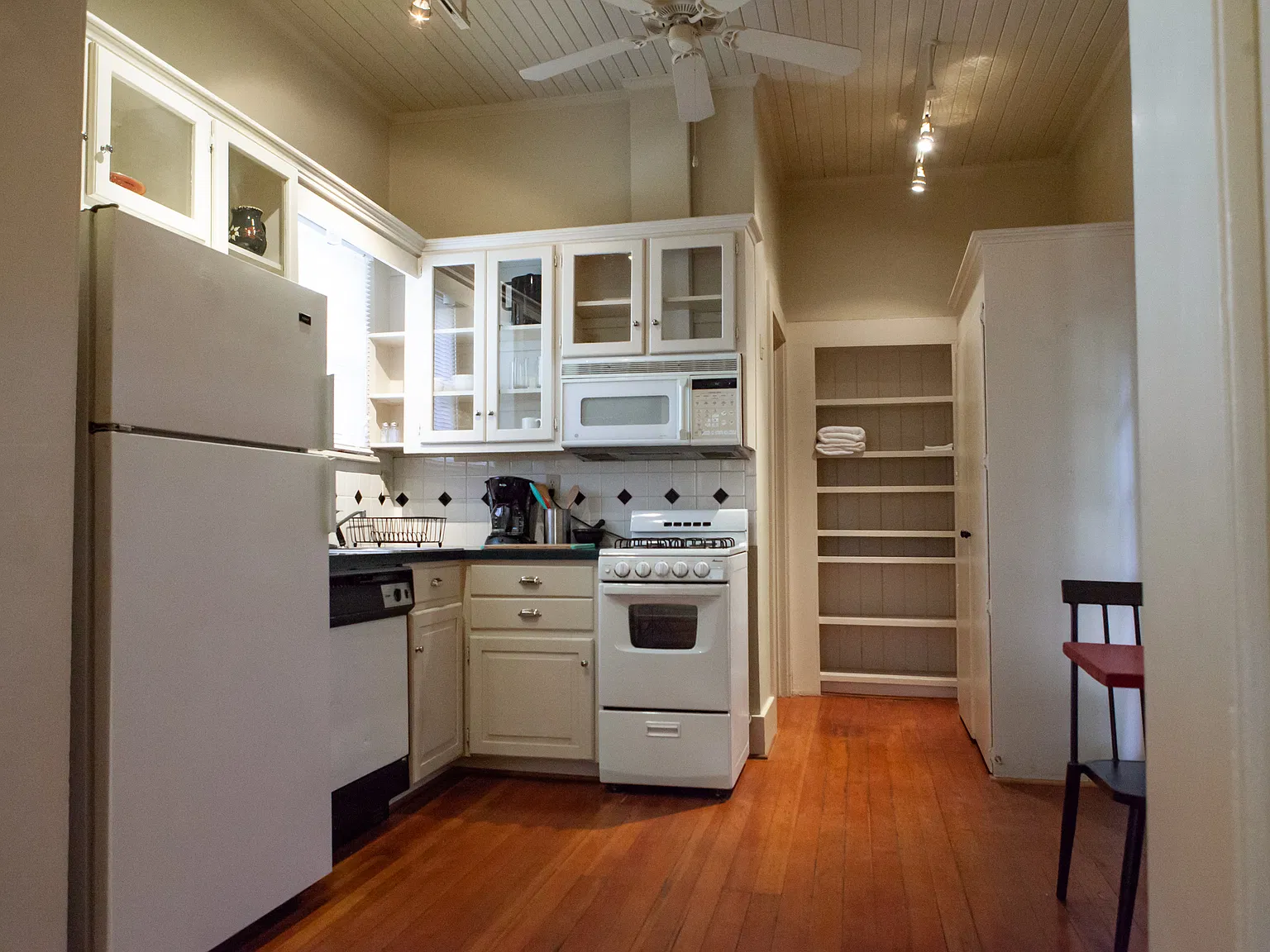 Studio, 500 sqft, $850 — Photo 3