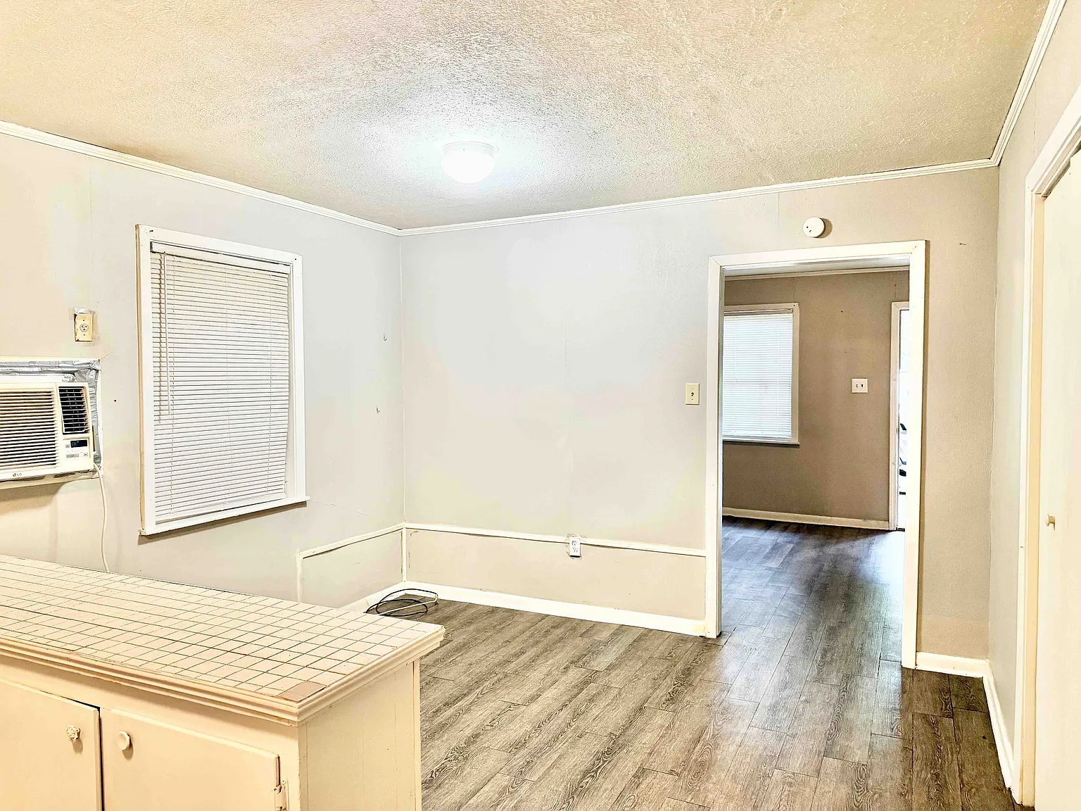 ab 2028/2030 Colorado Street - 2028 — Photo 2