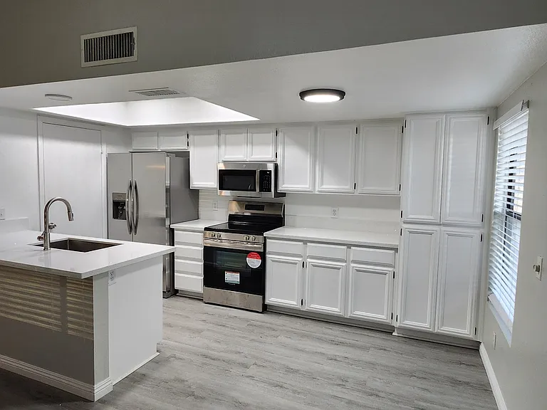 774 E Morningside Dr — Photo 2