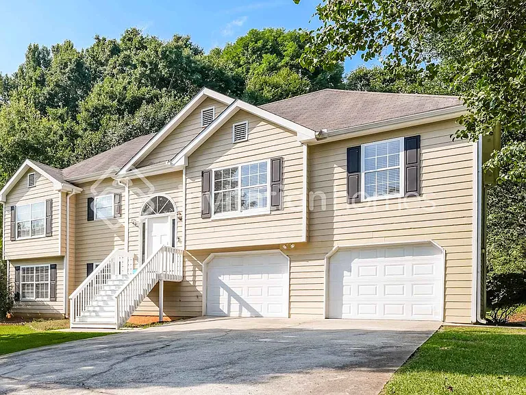 2875 Cove Crossing Dr — Photo 1