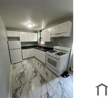 2nd image of 176 Oak St APT 1F
