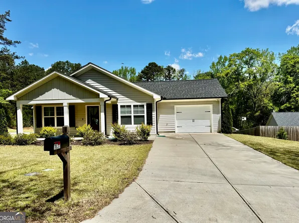 1037 E Doyle St, Toccoa, GA 30577