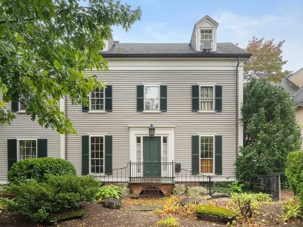 12 Ash Street Pl, Cambridge, MA 02138