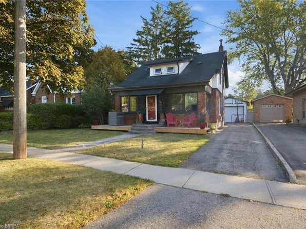 13 Forest Rd, Brantford, ON N3S 6V9