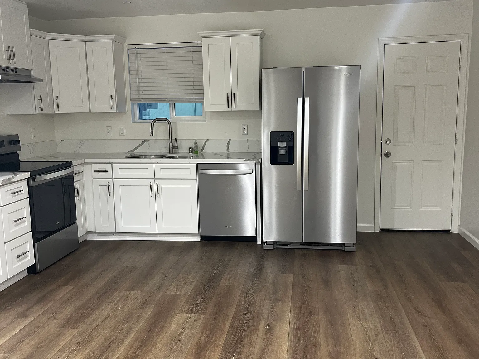 2 bed, 860 sqft, $1,300 — Photo 4