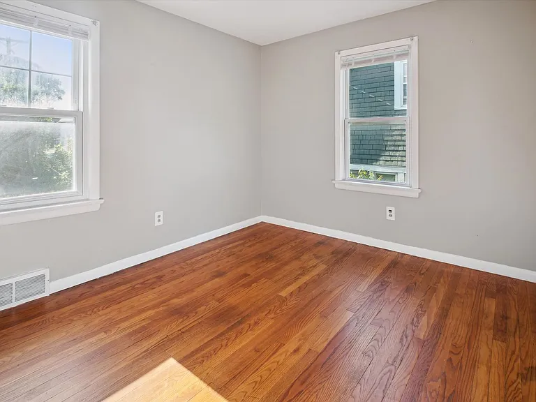 1349 W 87th St — Photo 16