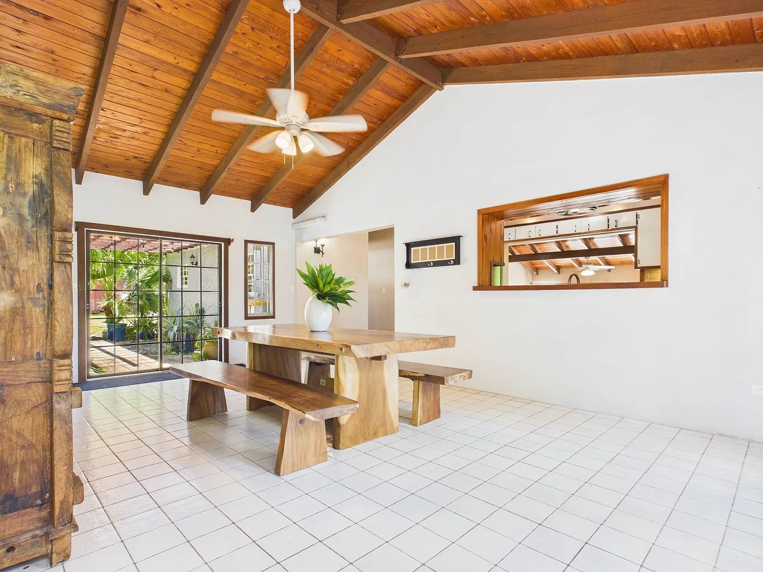 3 bed, $2,400 — Photo 4