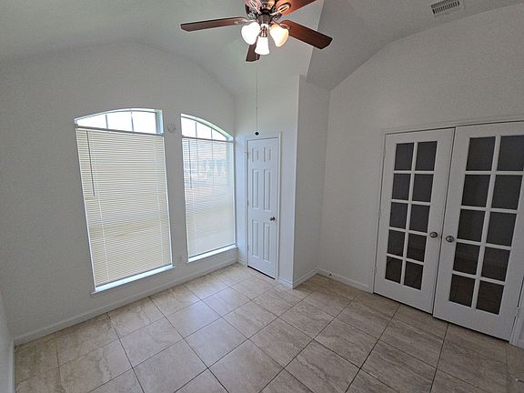 3rd image of 1306 Squire Dr