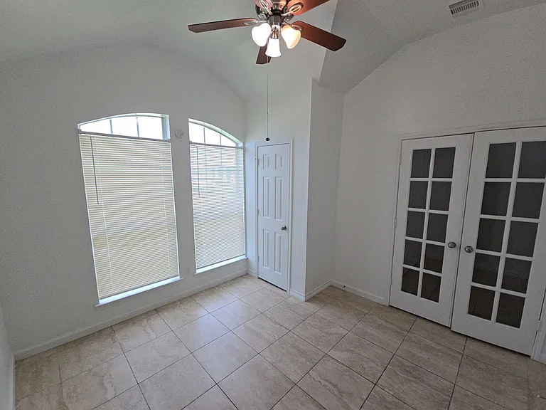 1306 Squire Dr — Photo 3