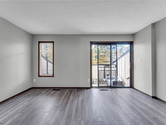 4th image of 617 Center Ave