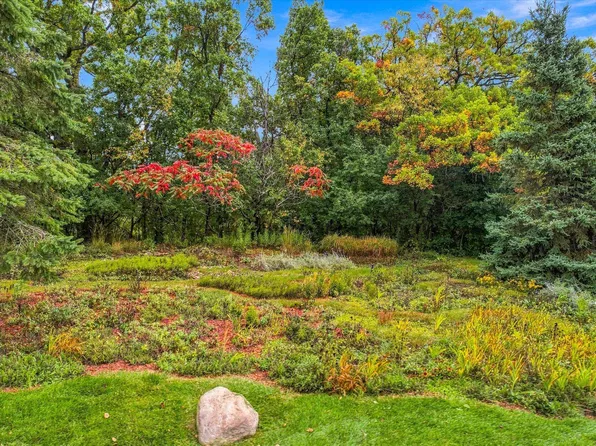 5 Summit Ct, Saint Paul, MN 55127