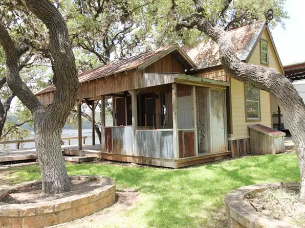 955 Faurie Tiny Rte, Pipe Creek, TX 78063