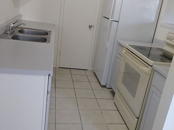 5th image of 4612 E Southgate Ave #13