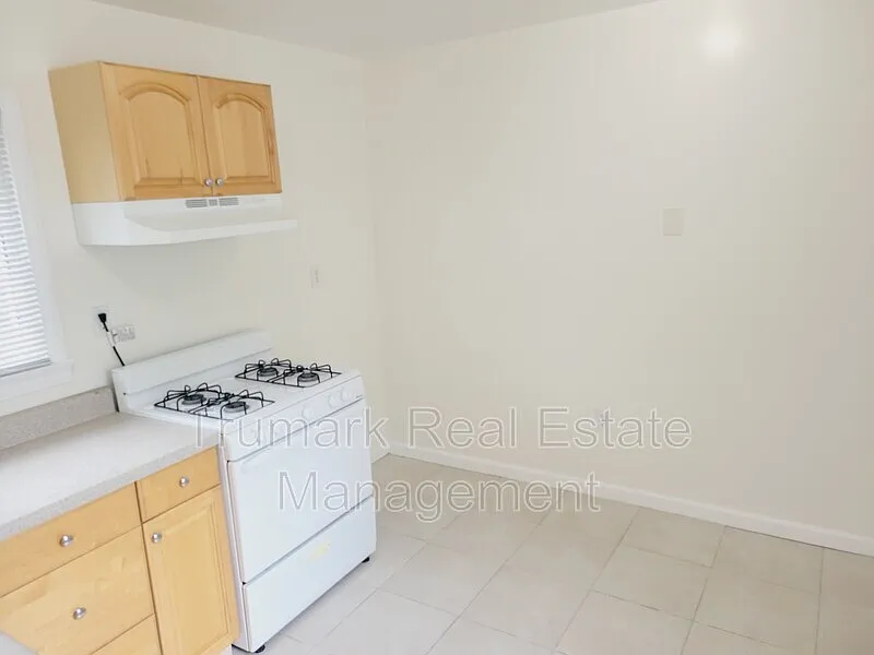 Studio, 1.0 bath, 300 sqft, $1,550 — Photo 3