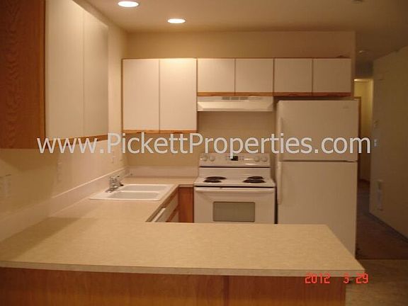3rd image of 682 Northpark Ln