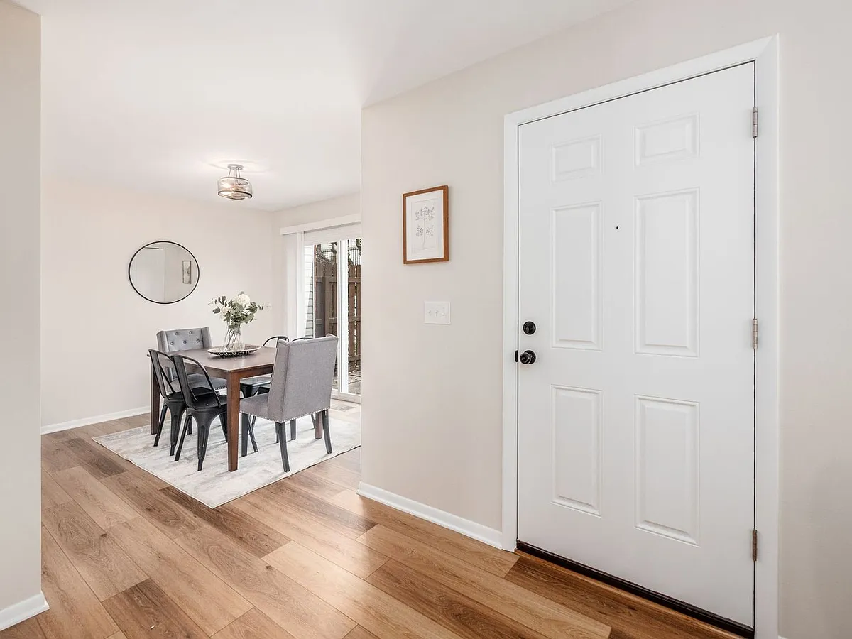 Building Photo - 1303 Lowland Ct