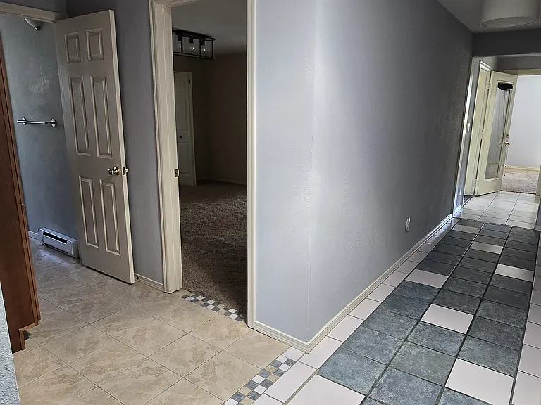 702 Montgomery St — Photo 16
