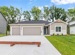 3908 SE Adams Dr, Blue Springs, MO 64014