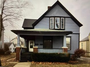913 S Center St APT L, Bloomington, IL