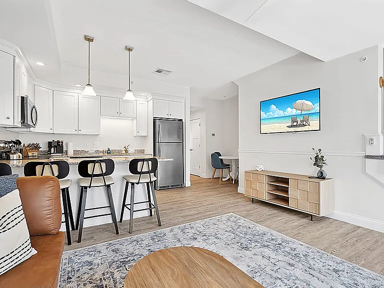 128 Ashworth Ave #308 — Photo 1