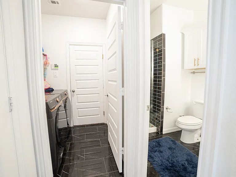 3rd bathroom & Laundry