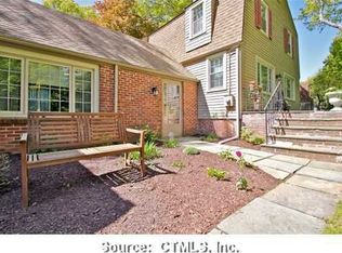 15 Fernbrook, West Hartford, CT 06107