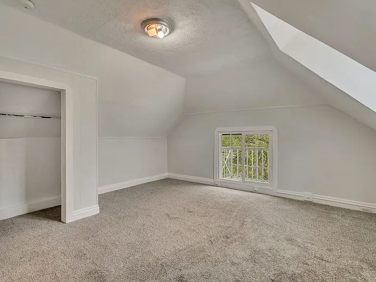 1040 E 200 S — Photo 12