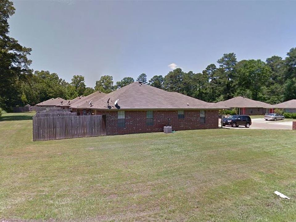 2nd image of 826-828 Elk Cir