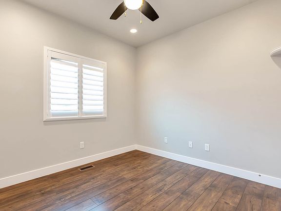 5th image of 512 W Sunpark Ln S #152