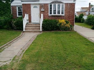 214 S King St, Elmont, NY 11003