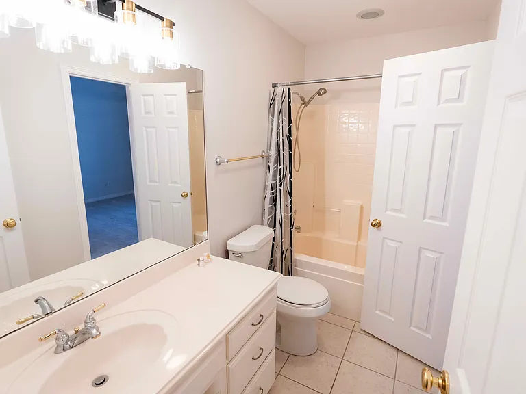 Guest Full Bath