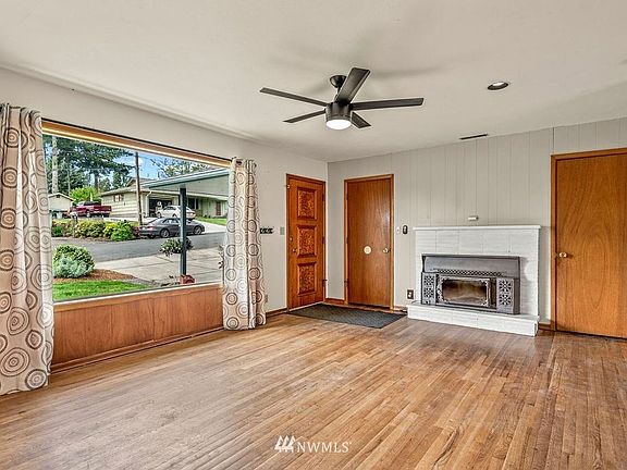 3rd image of 406 Barr Dr