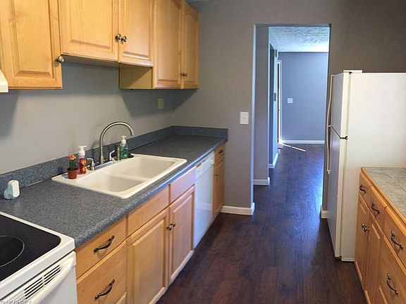 3rd image of 1585 Trotter Ln
