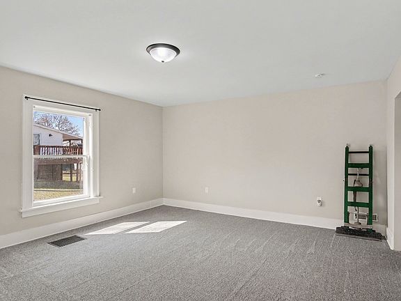 4th image of 917 James St #1