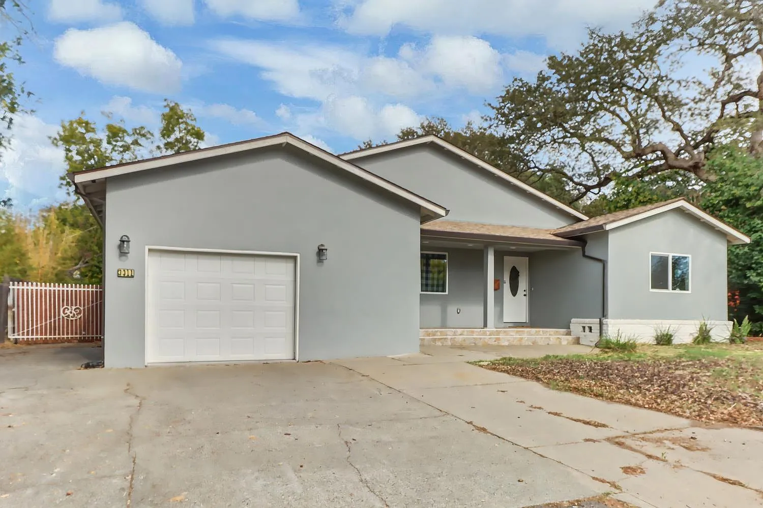 3311 Whitney Ave photo 1
